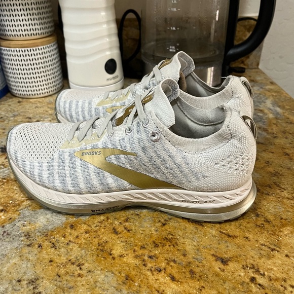 Brooks bedlam 2 size 7 - Picture 3 of 9